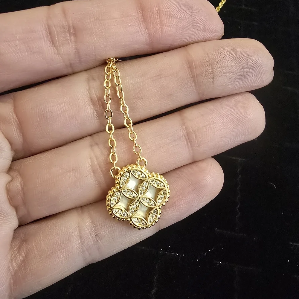 Elegant L'azurde Gold Necklace with Mother of Pearl Pendant